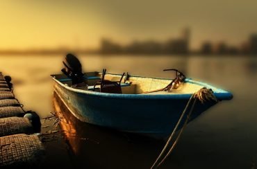 Boat-At-The-Pier-2560x1440